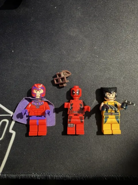 LEGO Marvel Minifigures Lot 3 Wolverine Magneto Deadpool Cape Set 6866