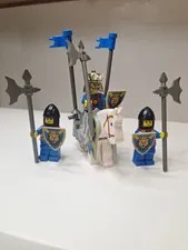 Lego Castle Lion Knight Minifigures,King Leo Weapons, & Horse!