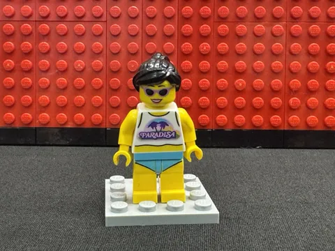 LEGO® Minifig idea231 - Paradisa Beach Bae