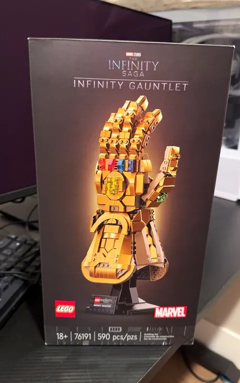 LEGO Marvel Infinity Saga Infinity Gauntlet 76191 590pcs 18+ Display Stand
