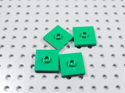 LEGO Lot of 4 Green 2x2 Smooth Plates w/ Stud in Center BM