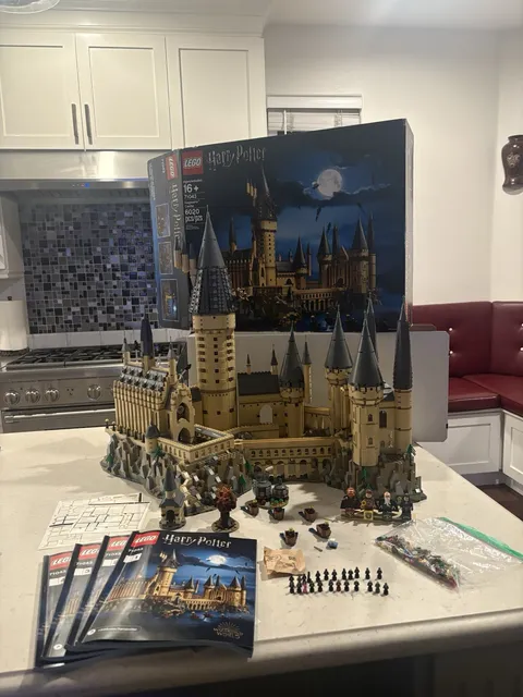 LEGO Harry Potter: Hogwarts Castle 71043 100% complete with box and instructions