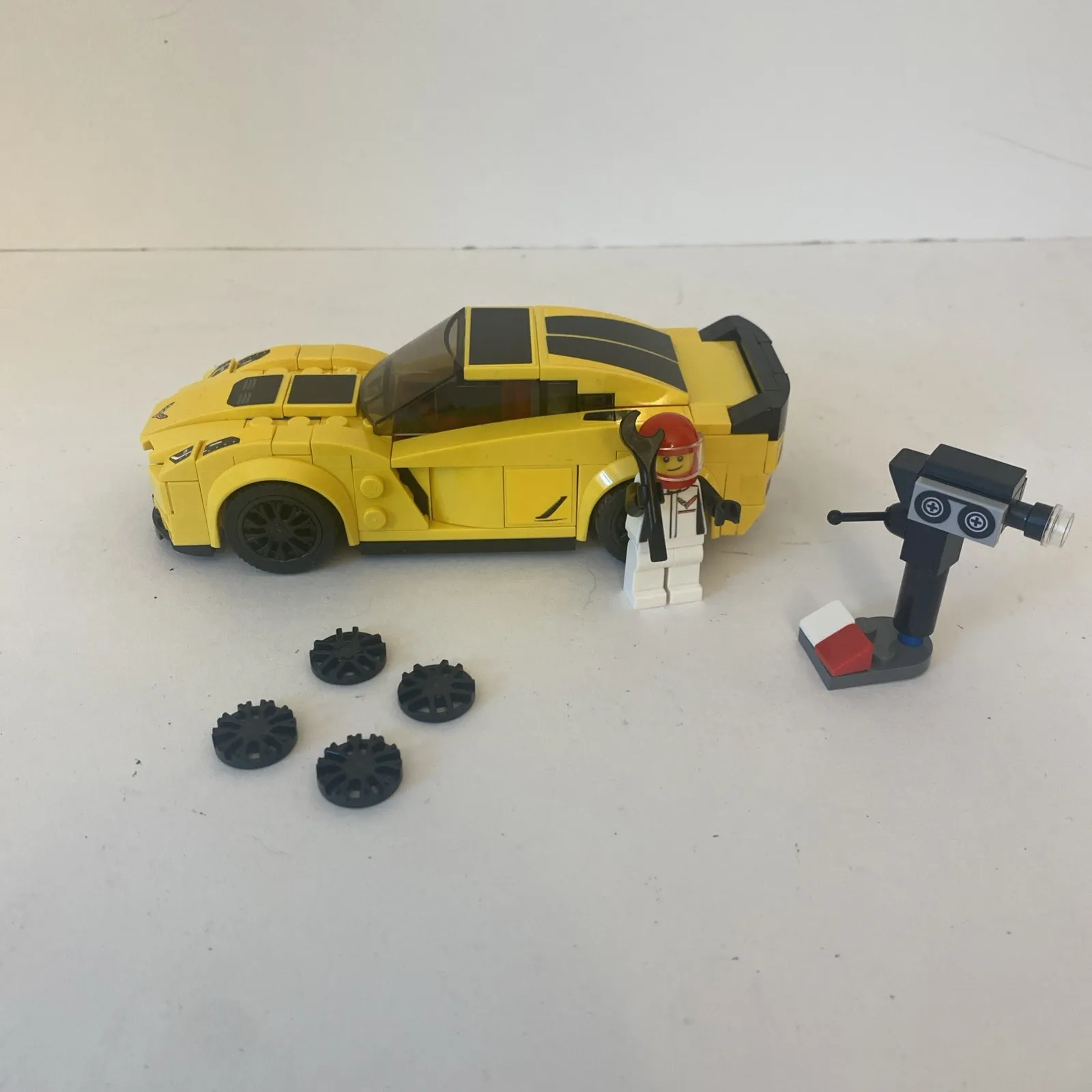 LEGO SPEED CHAMPIONS: Chevrolet Corvette Z06 (75870) Complete W/ Minifig