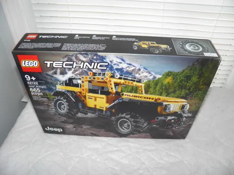 LEGO TECHNIC: Jeep Wrangler (42122) NEW Damaged Box