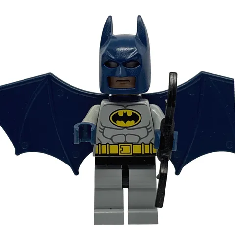 LEGO Batman Minifigure sh002 Grey Suit Dark Blue Cowl Wings Batarang DC Heroes
