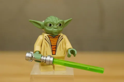YODA (WHITE HAIR) Star Wars Lego Minifigure sw0446 from AT-RT #75002 2013