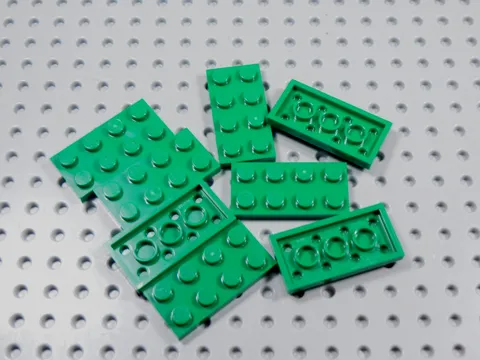 LEGO Lot of 8 Green 2x4 Plates BM