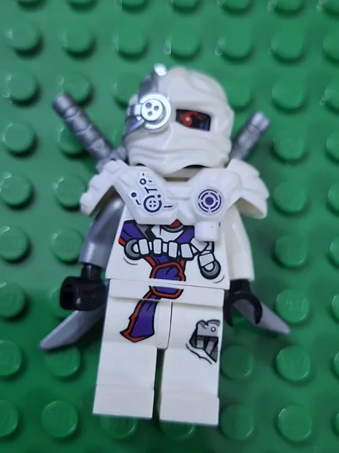 njo418 Lego Ninjago Bricktober Exclusive 5004938 - Nindroid White Minifigure New