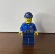 LEGO MINIFIGURE CITY POLICE OFFICER USED CONDITION CTY0454!! 55!