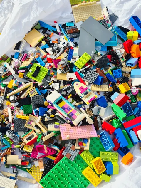 8 Pounds Lego and Duplo Blocks