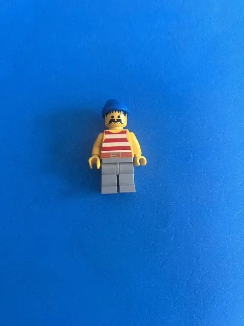 LEGO Pirate Minifigure Red White  Stripes Shirt 6257 #pi041 MINT Vintage 1994