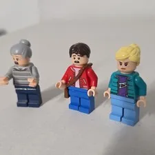 LEGO Minifigures Daily Bugle Peter Parker Aunt May Gwen Stacy