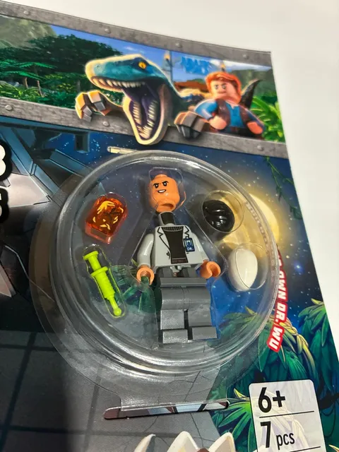 Lego Jurassic World Dino Lab Secrets Book With Dr. Wu Minifigure