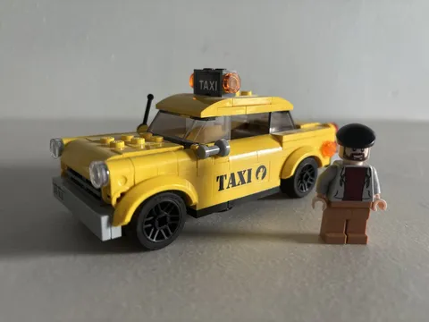 LEGO 76178 Daily Bugle Minifigure Bennie The Cab Driver And Taxi Cab Build