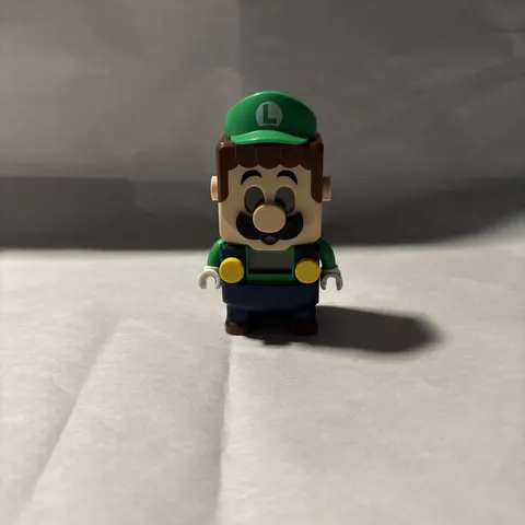 LEGO Luigi Electronic Light-Up Minifigure Super Mario Starter Course 71387