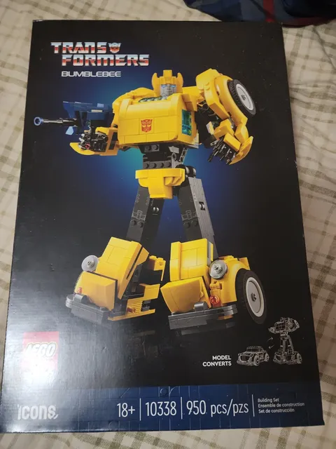 LEGO Icons Transformers Bumblebee 10338 Complete Set 950 pcs Converts 18+