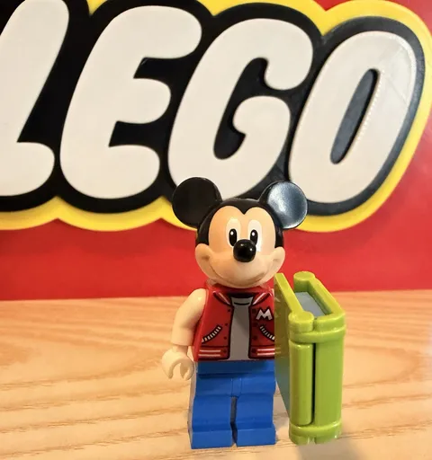 Lego Disney Mickey Mouse Minifigure With Accessory 