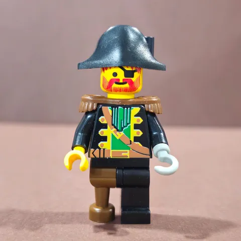 LEGO minifigure, Pirates, pi002, Captain Red Beard - Plain Pirate Hat