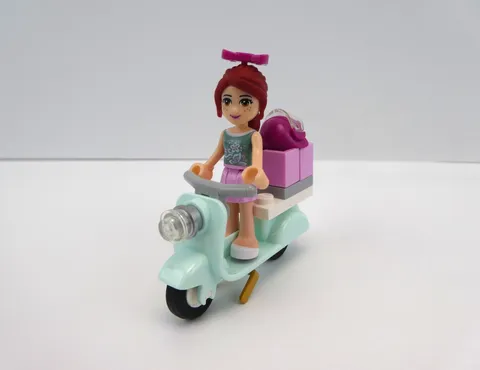 Lego Friends Mia Minifigure w/ Light Aqua Scooter from Lemonade Stand Set 41027