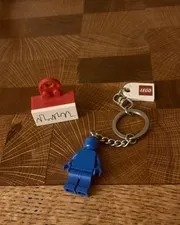 LEGO 854090 Blue Minifigure Keychain VIP Exclusive & Promotional Skyline Tile NM