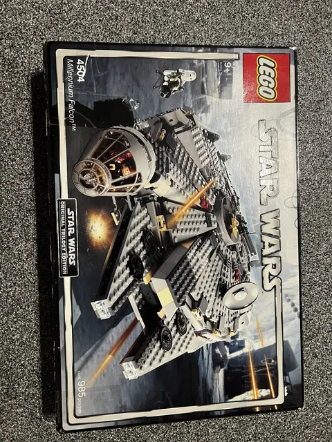 LEGO STAR WARS: Millennium Falcon 4504  NISB (2004) Original Trilogy Edition 