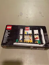 3300003 Lego - Lego Brand Store. Used. Complete. End flap of box is missing