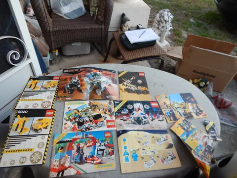 Vintage/Modern Legoland Lego Instruction Manuals & 1 Mega Blocks Manual Estate