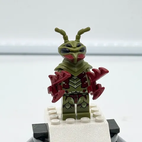 LEGO Galaxy Squad Mantizoid Minifigure Olive Green Alien Insect gs014 w/ Weapons