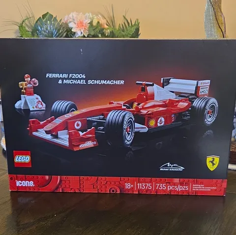 LEGO Icons Ferrari F2004 & Michael Schumacher Set 11375 735 pcs Display Stand