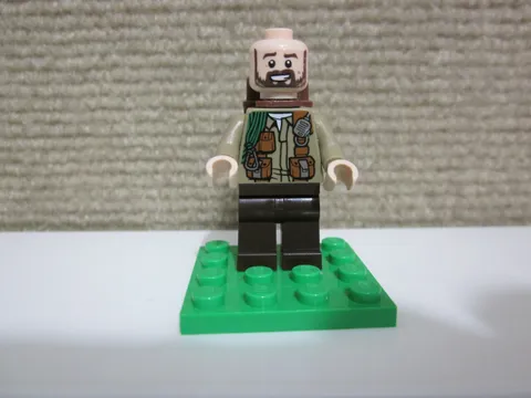 LEGO Jurassic World Sinjin Prescott Mini Figure 