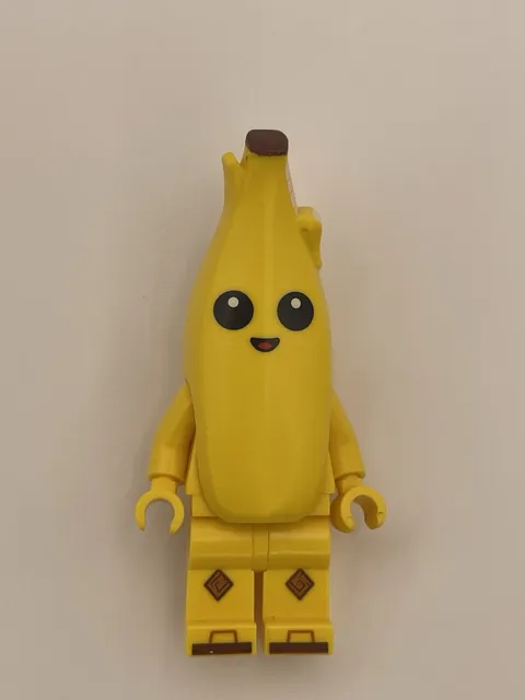 Lego Fortnite Peely Minifigure 77075 Peely & Sparkplug's Camp