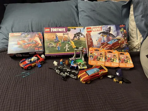 Lego Lot!! 3 Vehicles 3 Mini Figures 2 Ronan Lloyd And 1 Bionicle Cosplay￼