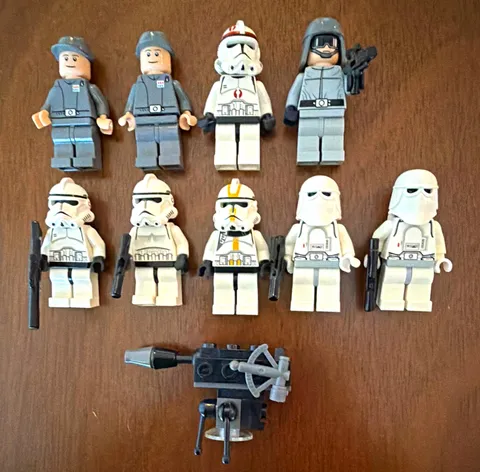LEGO Star Wars 9 Minifigure lot, Stormtroopers, Snowtroopers, Imperial Officers