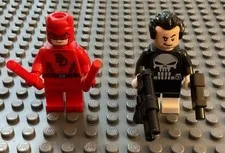 LEGO 76178 Daily Bugle Minifigures Daredevil Punisher Includes Accessories