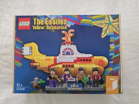 LEGO Ideas The Beatles Yellow Submarine 21306 553pcs With Minifigures 10+
