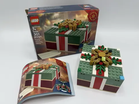 LEGO Seasonal: Christmas Buildable Gift Box (40292) 100% Complete! RETIRED 2018!