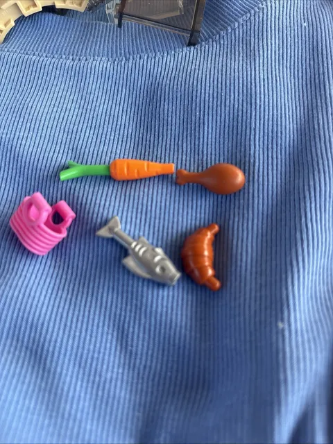 LEGO Lot of FRIENDS Minifigure Accessories Food, Plates Money