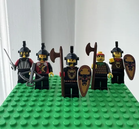 Vintage LEGO Castle Black Knights Minifigure Lot x5 Bulls Shield Halberd Axe