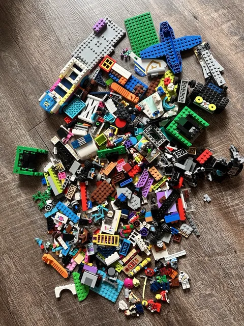 LEGO Bulk Lot 2.16lbs - with Minifigs, Accessories (Ninjago, Star Wars)
