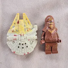 LEGO Star Wars Chewbacca Minifigure with Mini Millennium Falcon Build