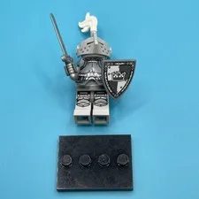 Lego Series 9 Heroic Knight Minifigure 71000 RARE