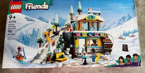 SEALED DMG BOX - Lego Friends 41756 Holiday Ski Slope and Cafe - 980 Pcs