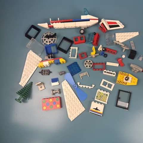 Lego vintage pieces lot -40+ pieces 1980's-2000's (aprox)