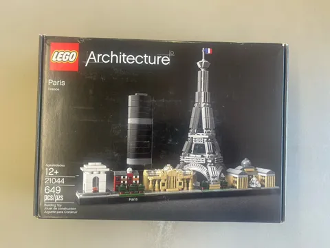 LEGO Architecture Paris 21044 Building Set Model Kit Box Not Perfect NISB
