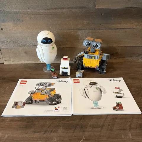 LEGO Disney and Pixar WALL-E and EVE (43279) Complete With Manuals