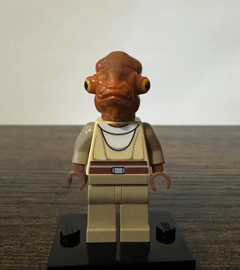 LEGO Star Wars Admiral Ackbar Minifigure - Brown Alien Head, Tan Outfit
