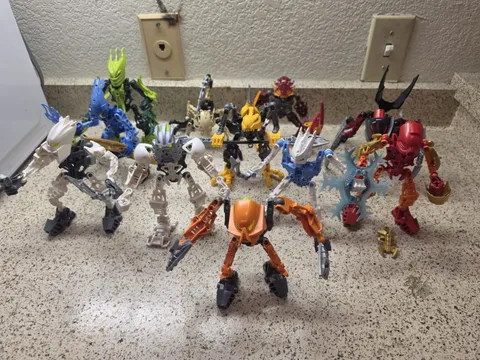 Lego Bionicle Lot Of 11 Av Matoran, Agori, Stars Incomplete