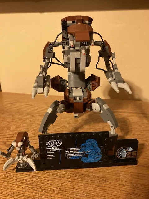 LEGO Star Wars 25th Anniversary : Buildable Droideka 100% Complete (75381)