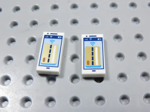 LEGO Lot of 2 White Printed 1x2 Smartphone Debit Credit Card Pattern Minifig BG