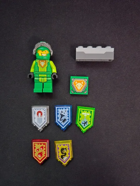 LEGO Nexo Knights 70364 Battle Suit Aaron with Figure & Instructions EOL